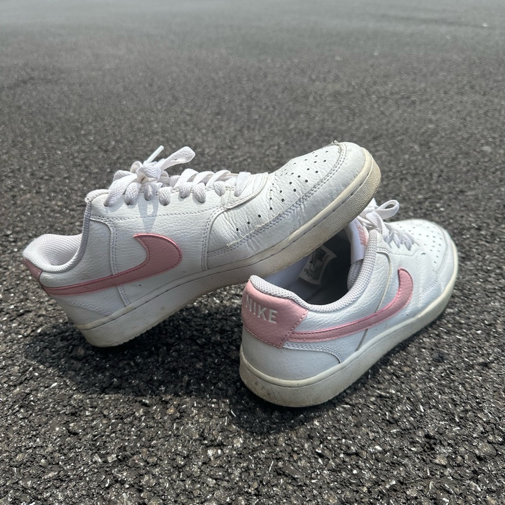 Women’s Nike sneakers